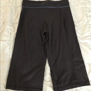 Lululemon wide leg capri pants Sz 10